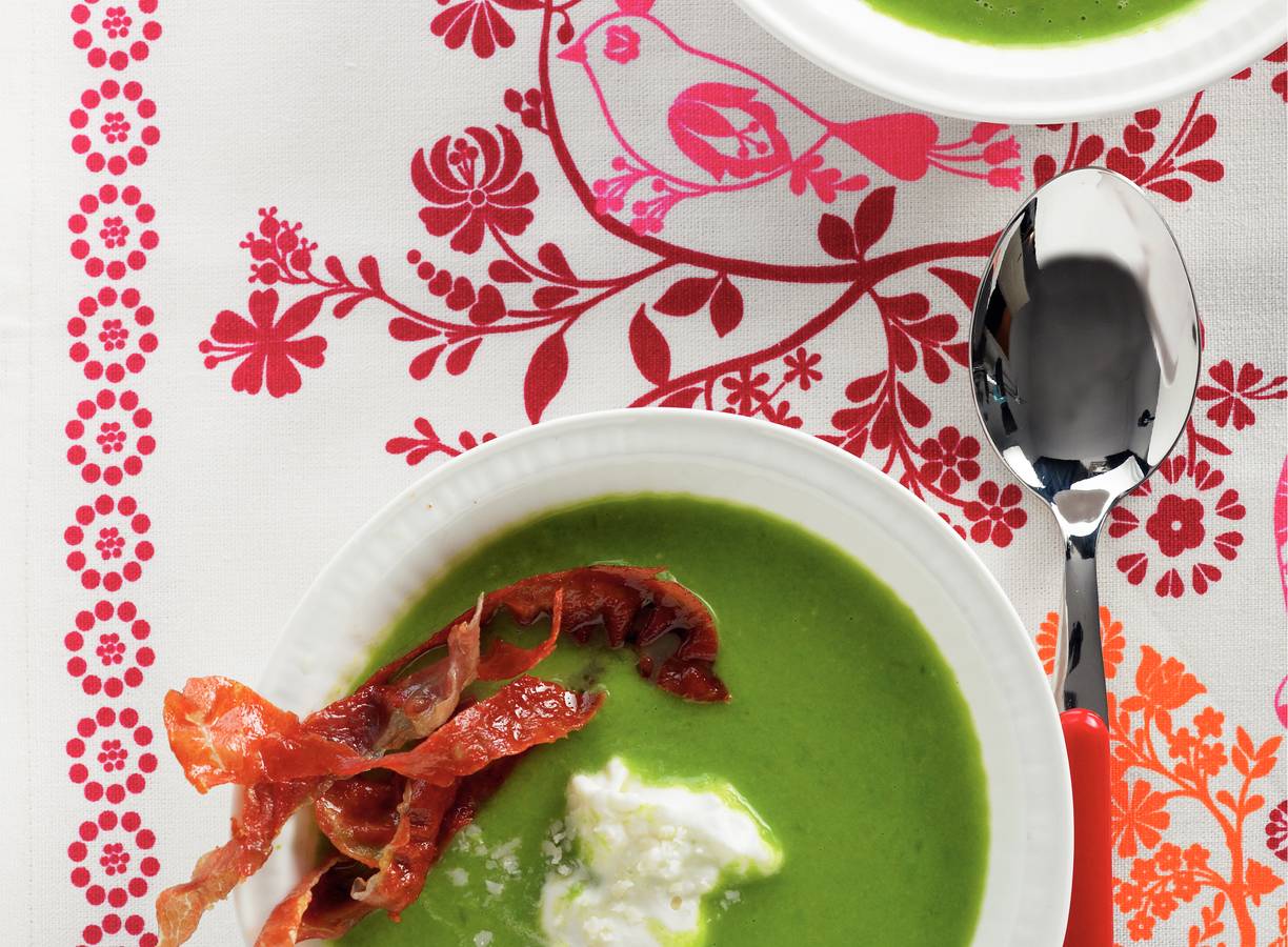 Italiaanse erwtensoep met Parmezaanse room en krokante ham