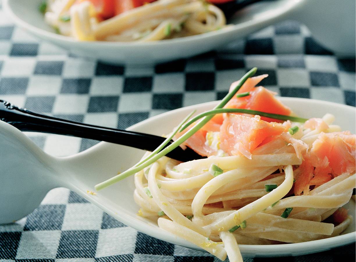 Linguine met gerookte zalm en citroen