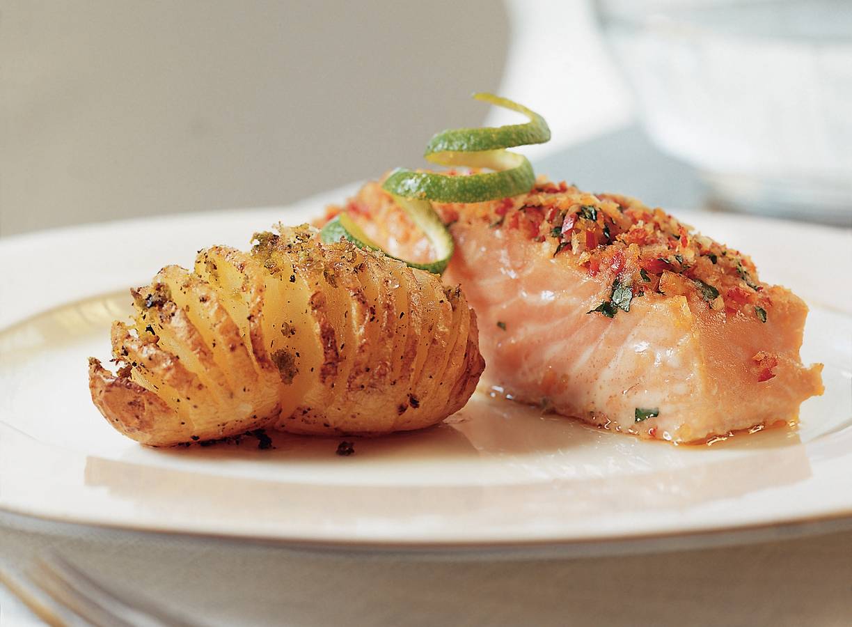 Zalmfilet met rode-peperkorst en limoenaardappeltjes