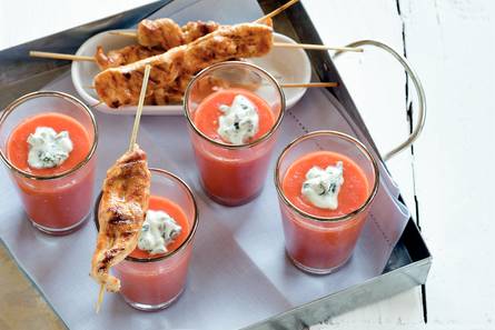 Kipspiesjes met gazpacho