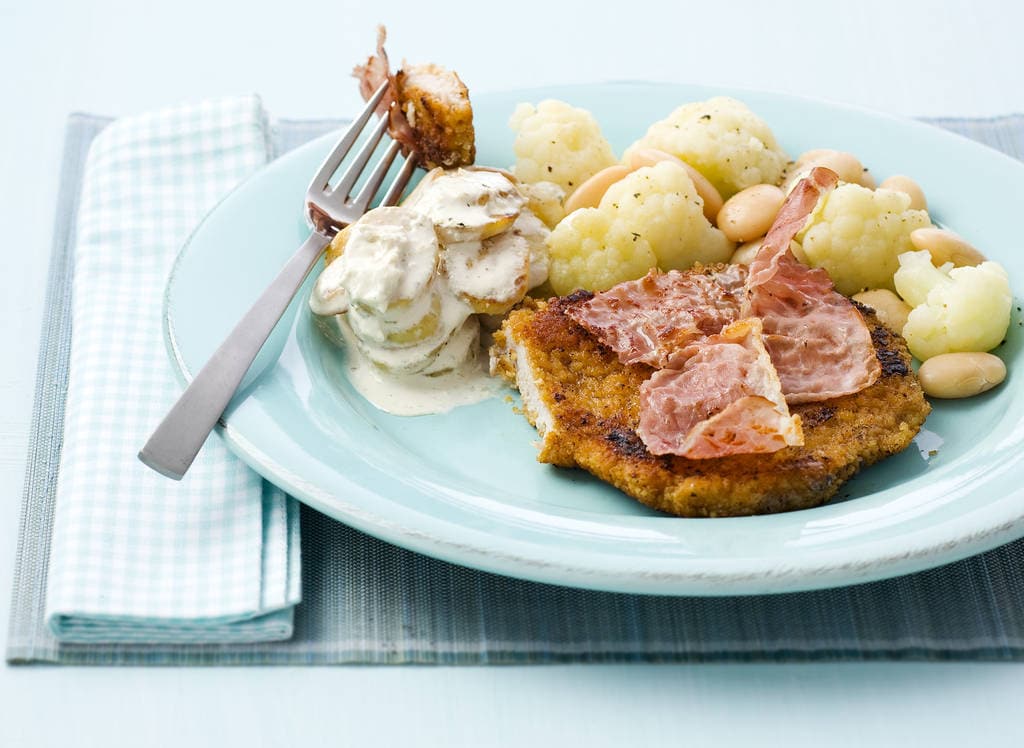 Wienerschnitzels met bloemkool en rauwe ham