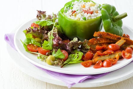 Gevulde paprika uit de oven met schnitzel