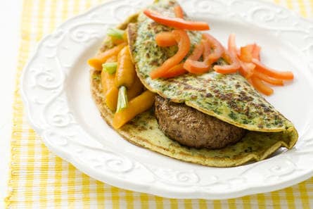Spinazieflensjes met tartaar, wortel en paprika