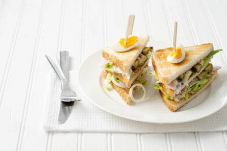 Clubsandwich met forelsalade