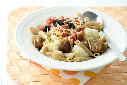 Penne met bloemkool en braadworst