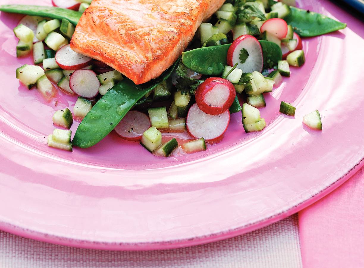 Oosterse zalm op een bedje van peultjes