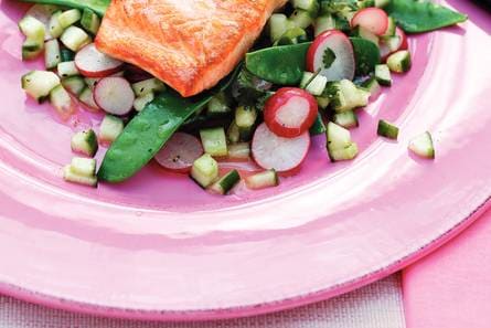 Oosterse zalm op een bedje van peultjes
