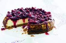 Hier gaan we voor: een cheesecakevariant met cranberry’s, sinaasappelsap, witte chocolade en port. Geníeten!