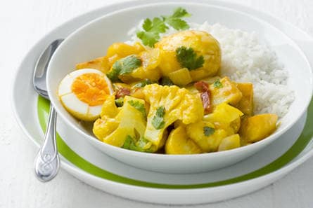 Curry van bloemkool, aardappelen en eieren