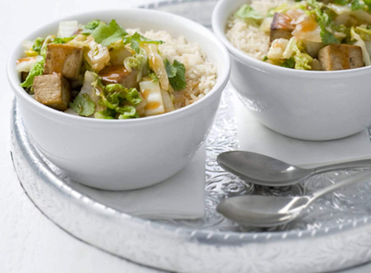 Rijst met gemarineerde tofu.