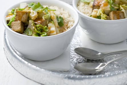 Rijst met gemarineerde tofu.