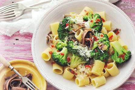 Mezzi rigatoni met broccoli
