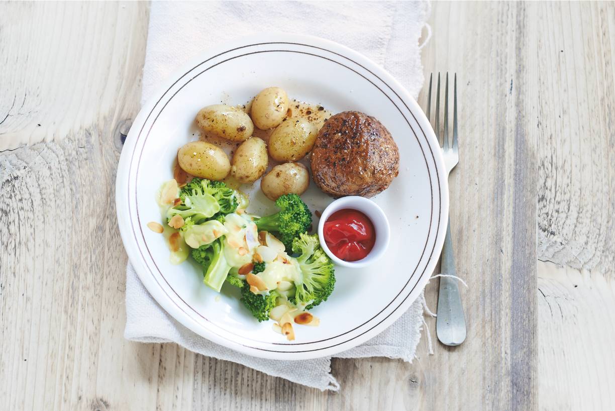 Broccoli met kaassaus en gehaktbal