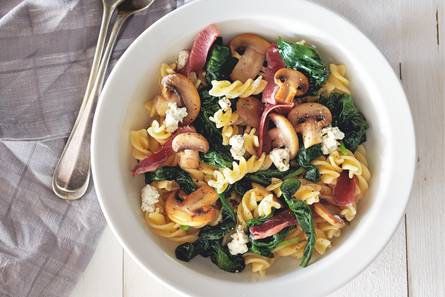 Fusilli met rauwe ham en champignons