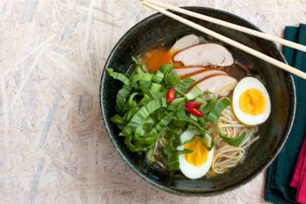 Noedelsoep met Shanghai paksoi en kip