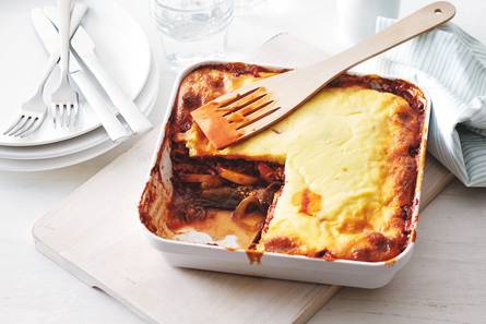 Homemade moussaka met kruiden