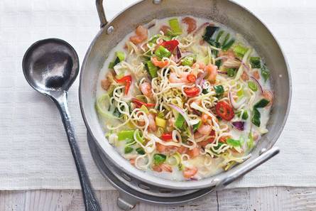 Thaise noedelmaaltijdsoep met garnalen