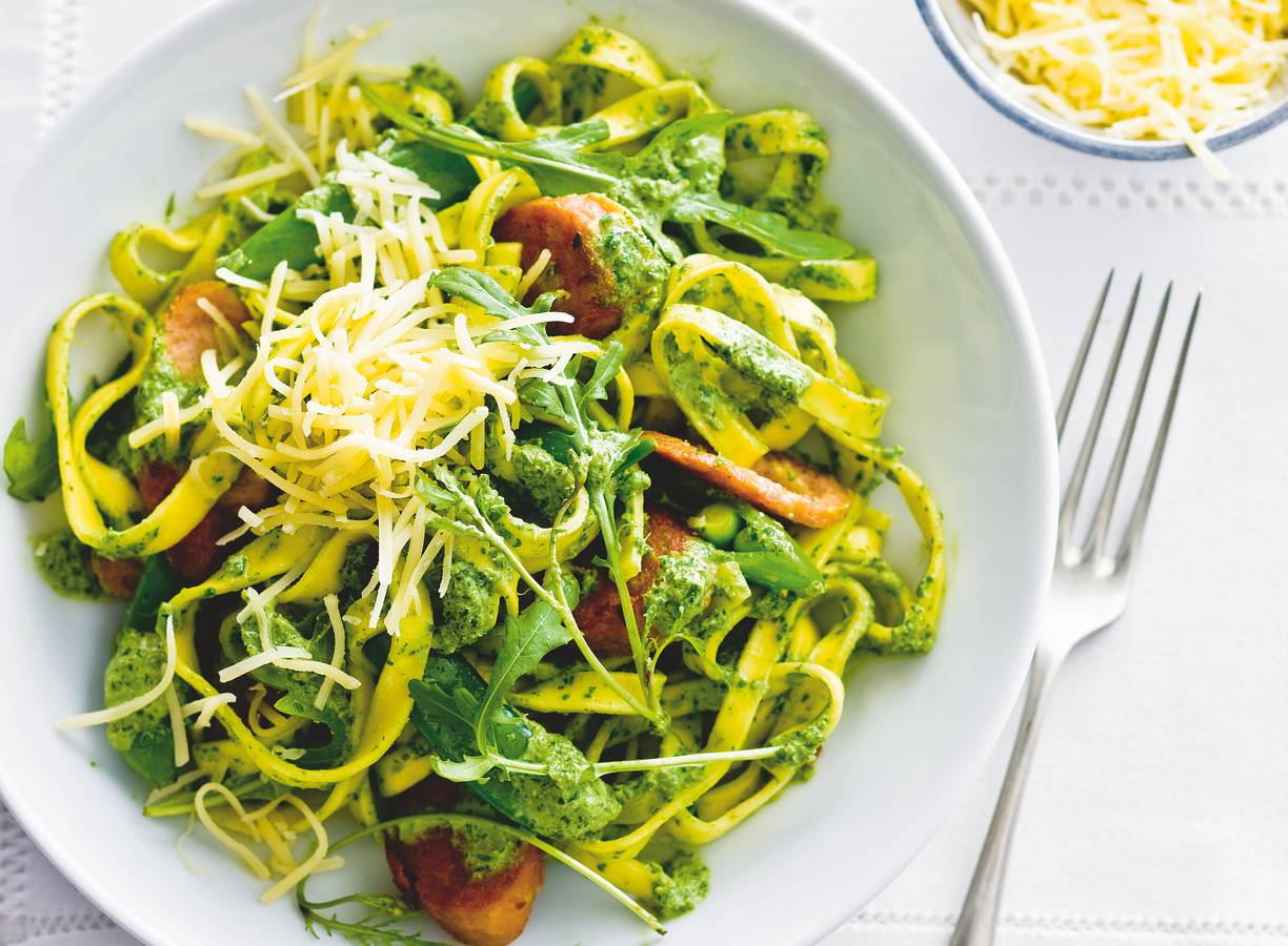 Verse pasta met sugarsnaps en vegaworst