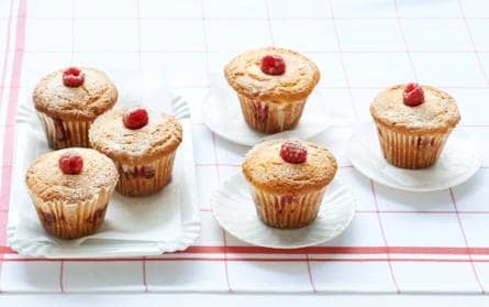 Frambozencakejes met witte chocolade