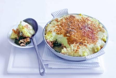 Ovenschotel met gerookte zalm en spinazie
