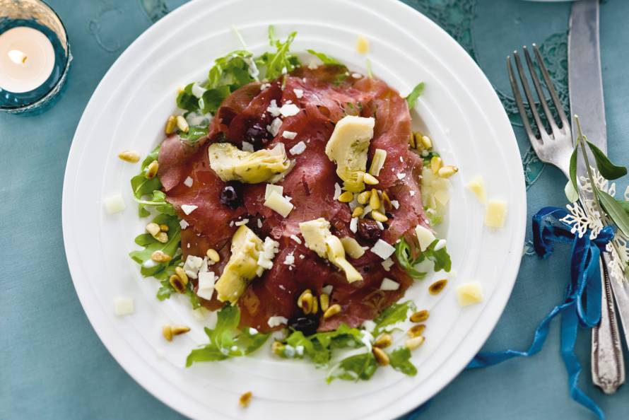 Carpaccio met artisjok en rucola