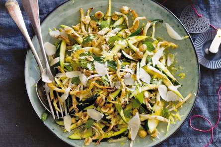 Courgette-knolselderijsalade