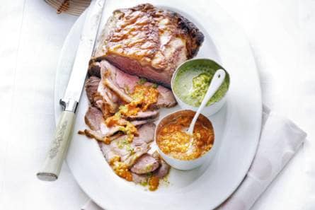 Malse entrecote aan het stuk met twee salsa's