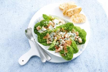 Zalmsalade met pancetta en dillesaus