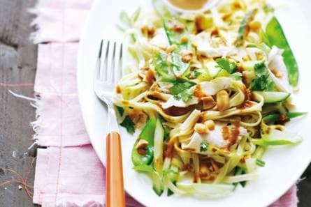Noedelsalade met komkommer