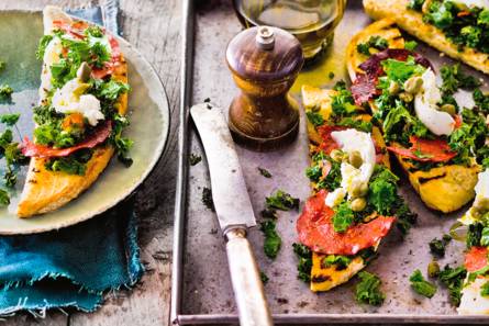 Bruschette met gebakken boerenkool en chorizo