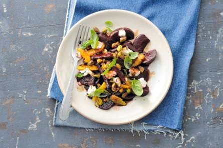 Geroosterde bietensalade met geitenkaas