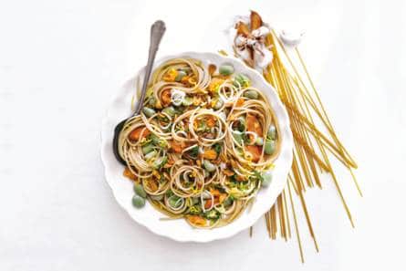Spaghetti met tuinbonen en zalm