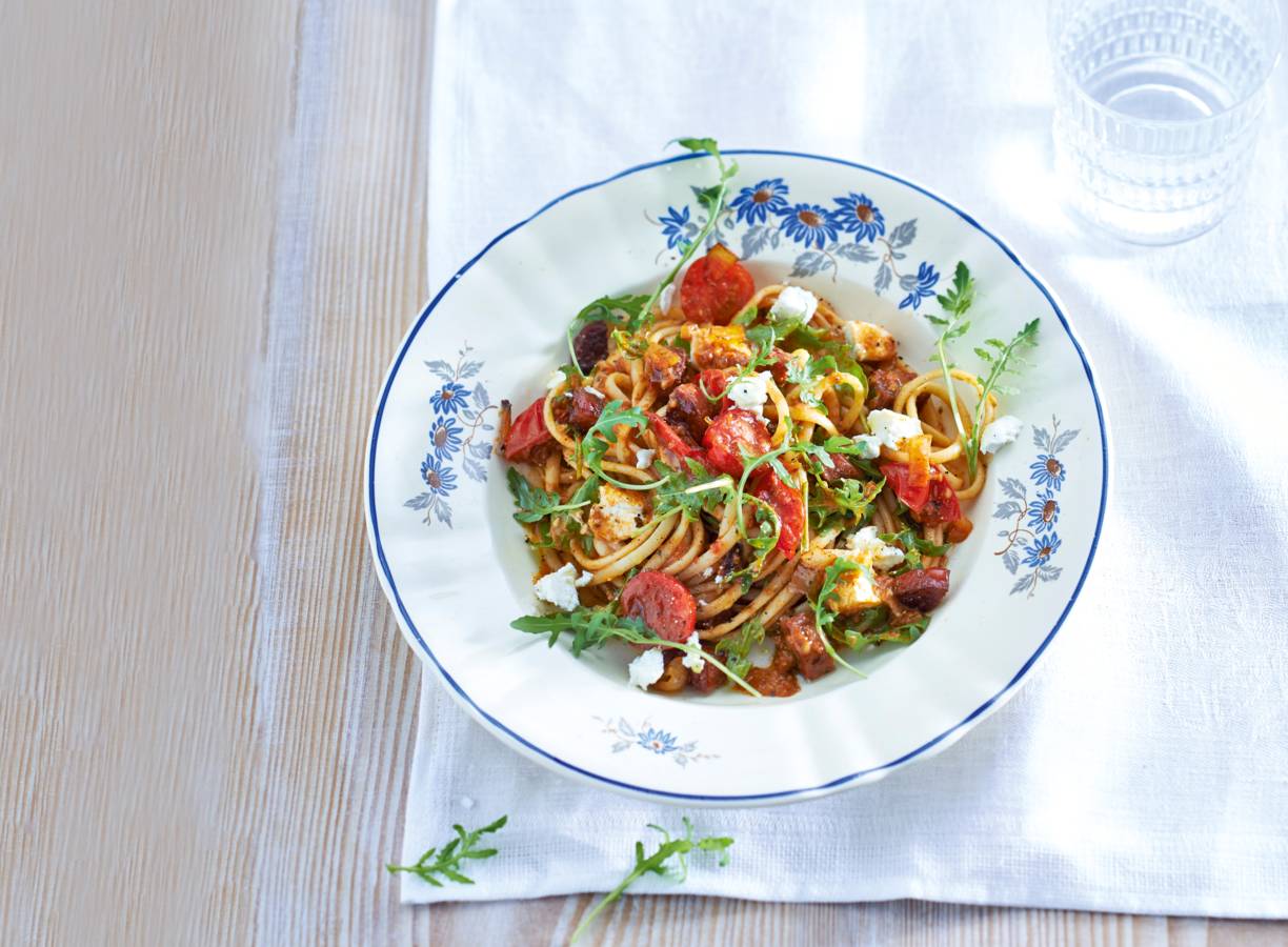 Linguine met chorizo, tomaat en geitenkaas