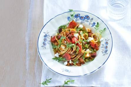 Linguine met chorizo, tomaat en geitenkaas