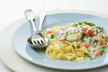 Tagliatelle met zalm preisaus