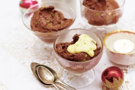 Chocolademousse met wittechocoladesaus