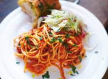 Pasta met tonijn, ansjovis, olijven, en rode peper. Kortom: pasta met pit!