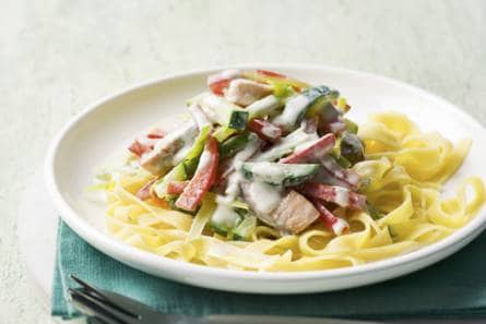 Tagliatelle met zalm in kruidenroomsaus