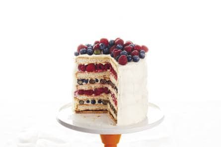Laagjestaart met rood fruit
