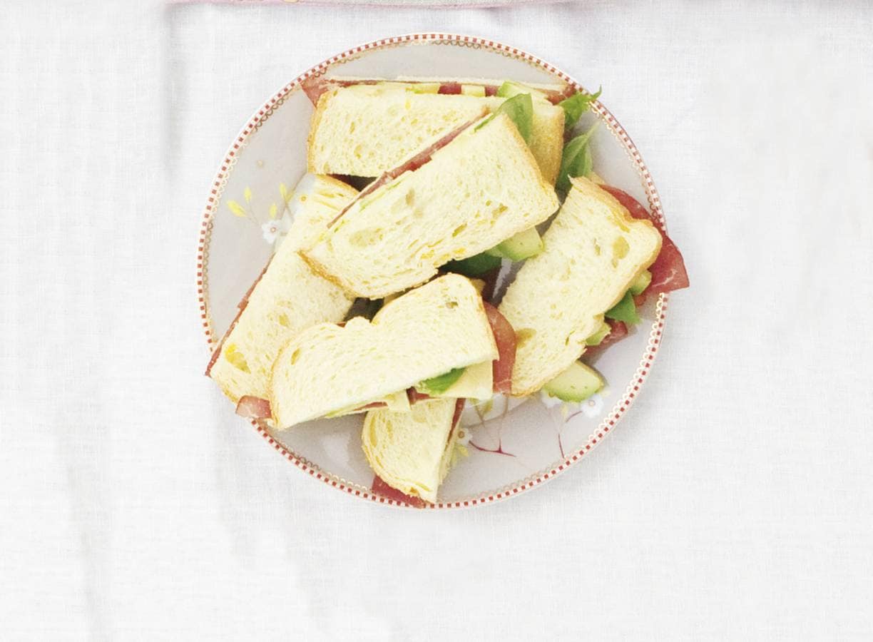 Sandwich rookvlees-avocado