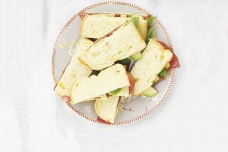 Sandwich rookvlees-avocado