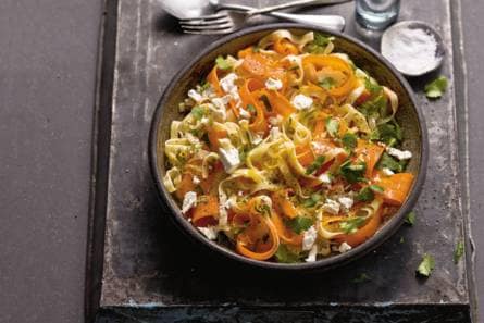 Tagliatelle met wortel, citroen en geitenkaas