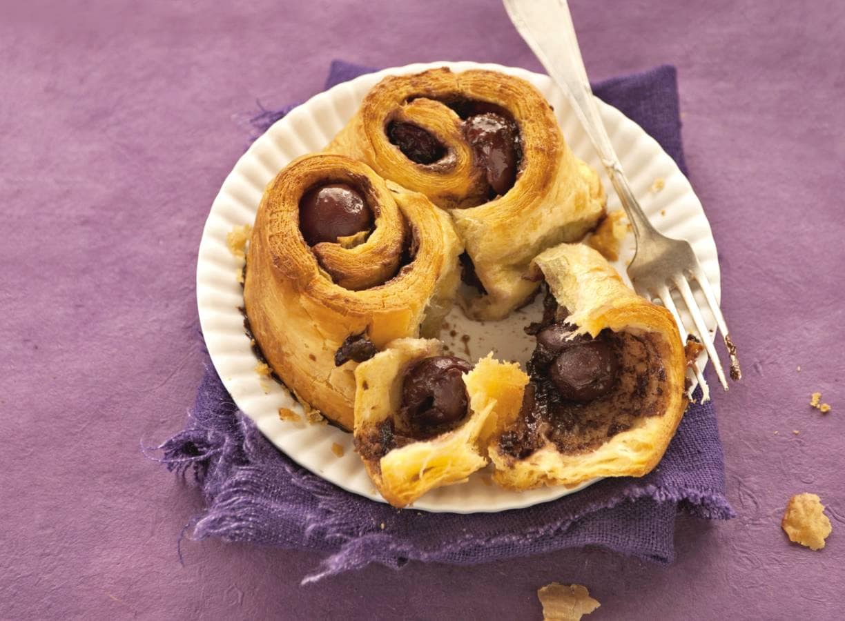 Brioche met hazelnootpasta en kersen