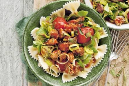 Farfalle met saucijs & prei