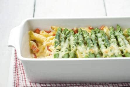 Pastaschotel met groene asperges