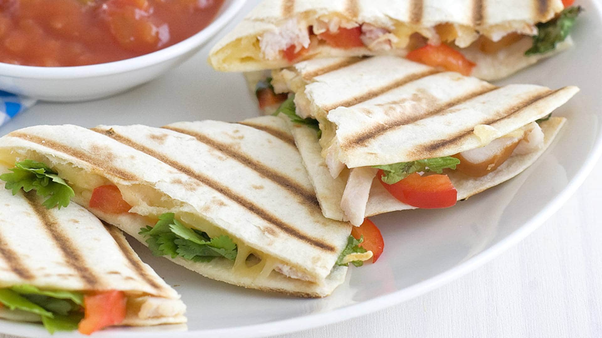 Quesadillas met gerookte kip en paprika recept Allerhande Albert Heijn