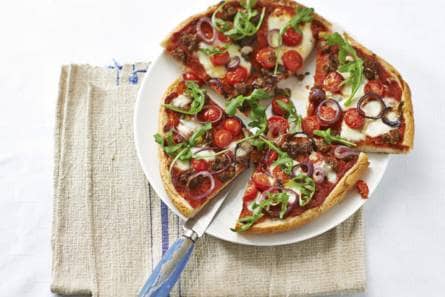 Pizza met saucijs