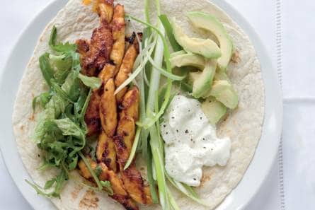 Kipfajitas met avocado en bosui
