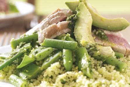 Couscoussalade met avocado en tonijn