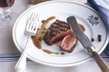 Gegrilde hertenbiefstuk met portsaus